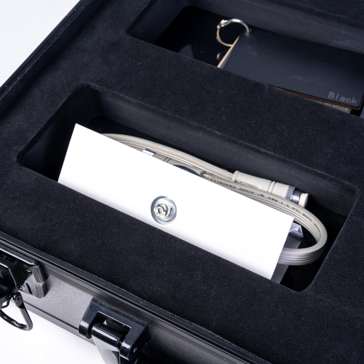 Avira Sales Briefcase (5)