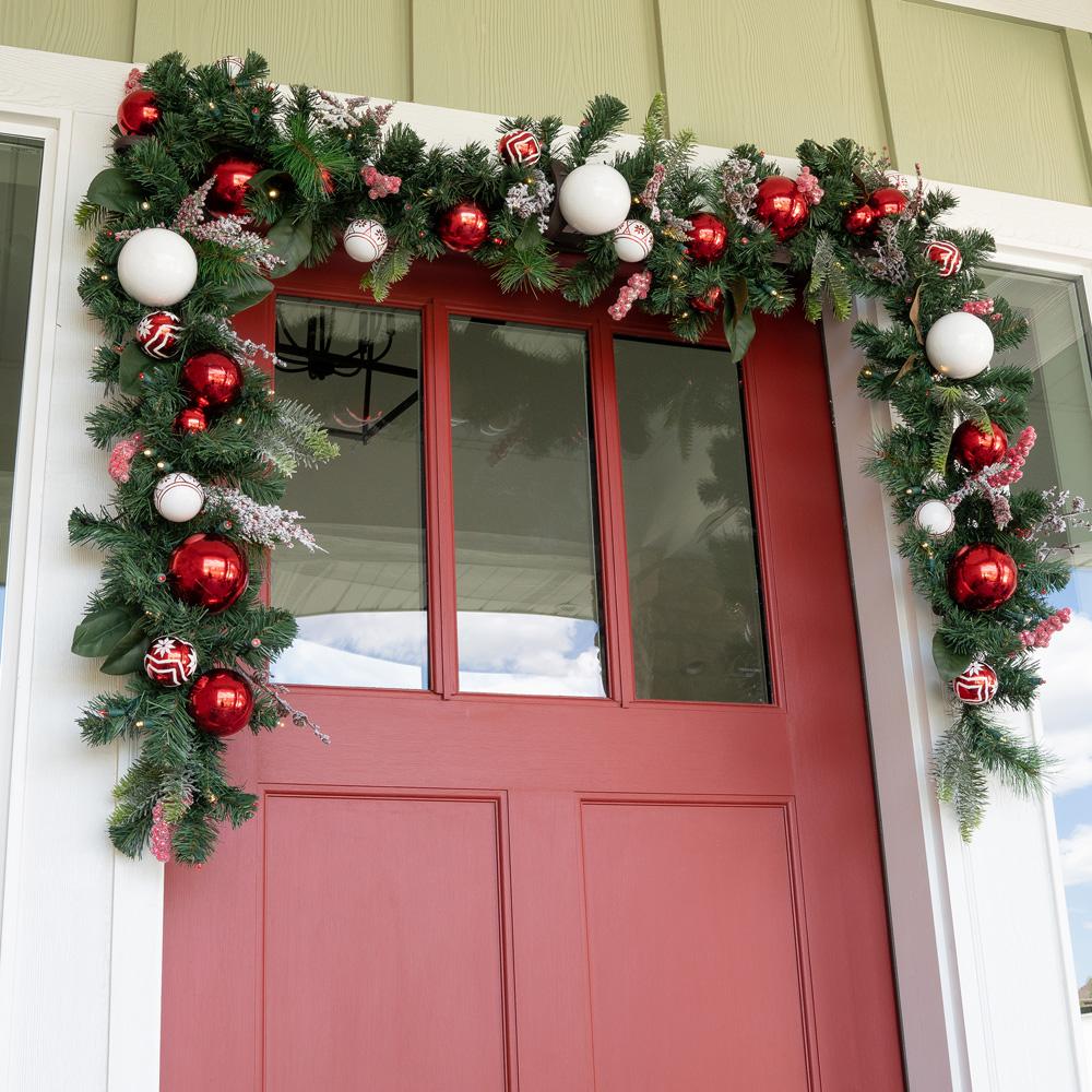 Nordic Red and White Garland - 9'