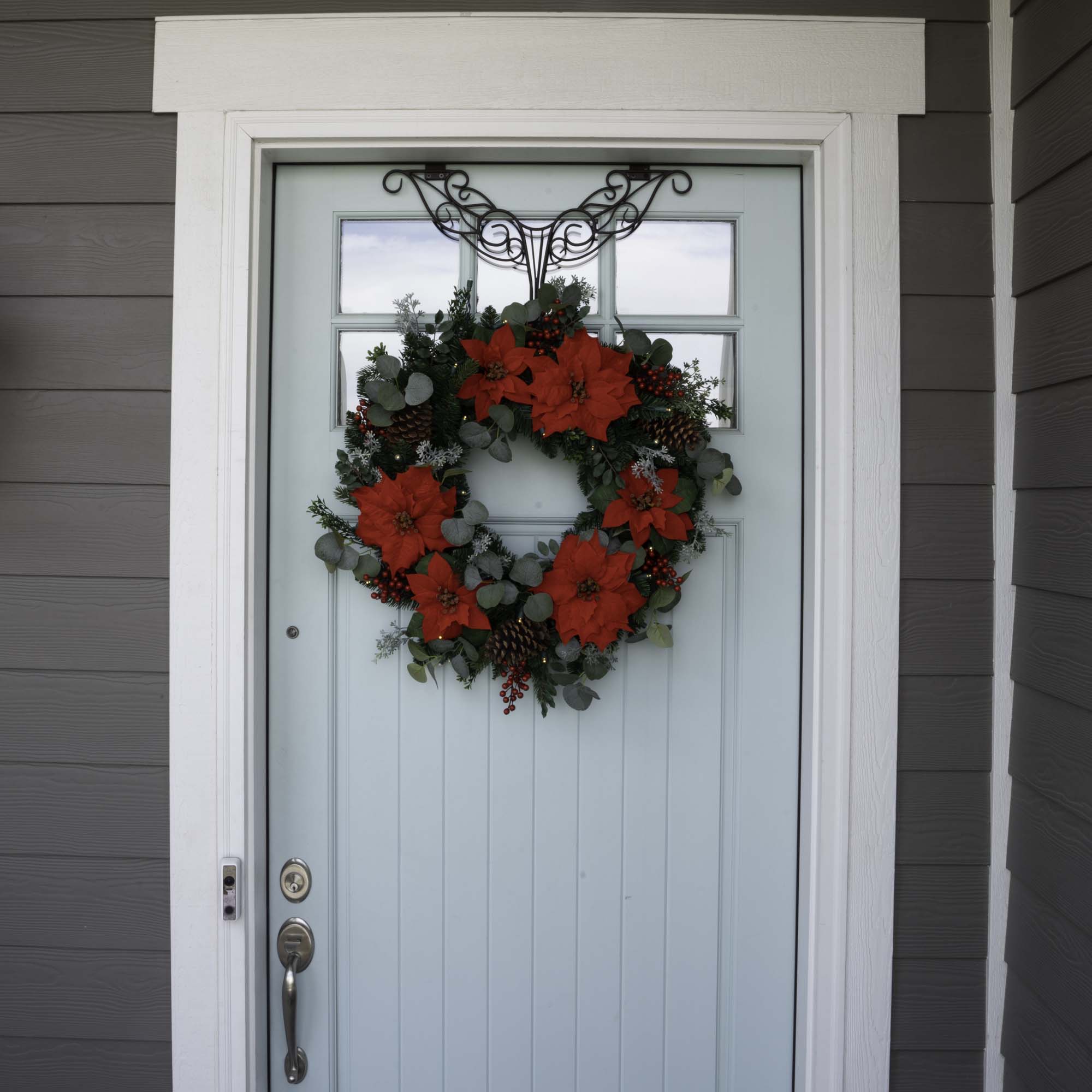 Christmas Poinsettia Lighted Christmas Wreath - 30"